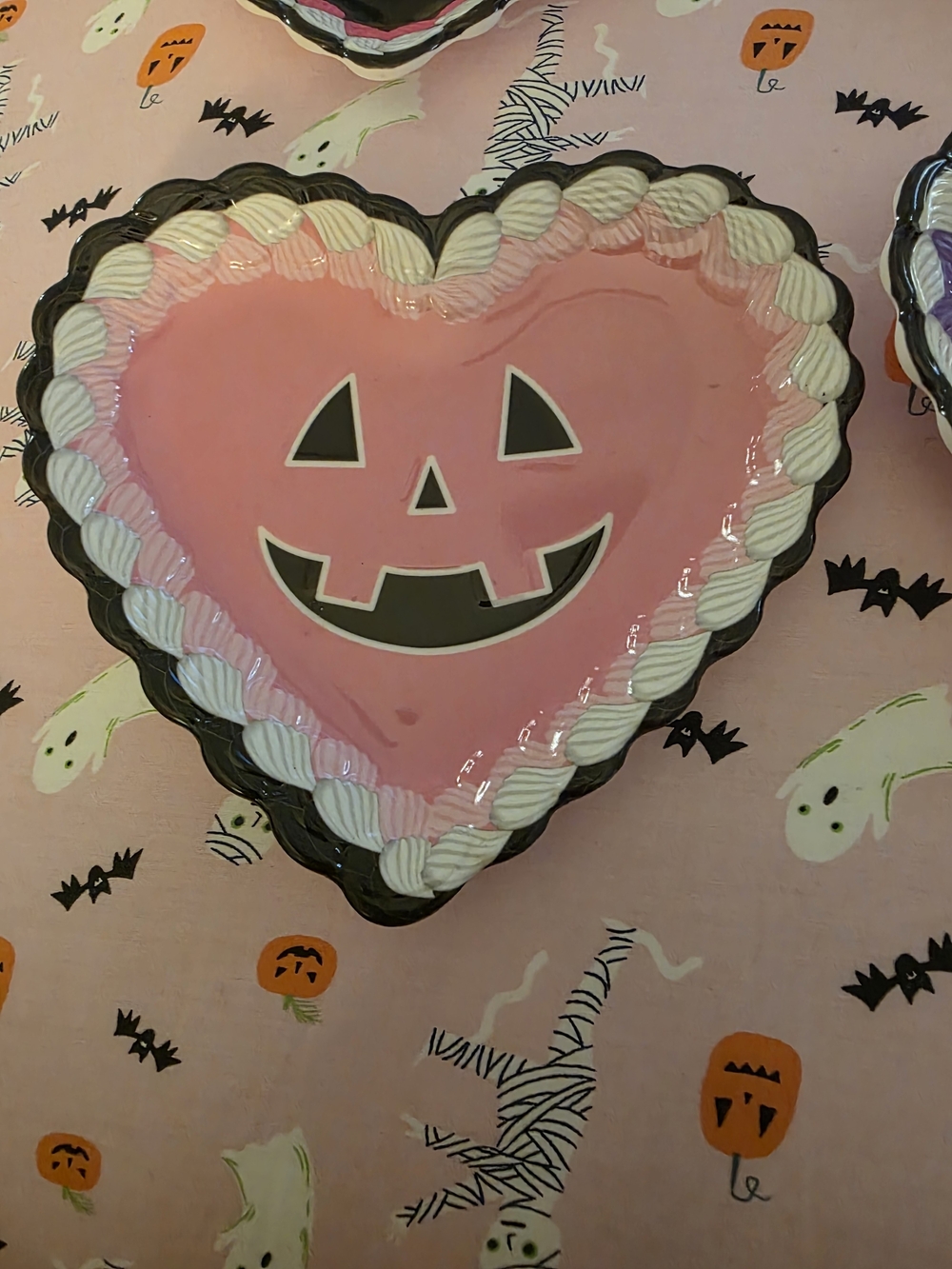 4 HALLOWEEN DESSERT PLATES - Picture 2 of 7